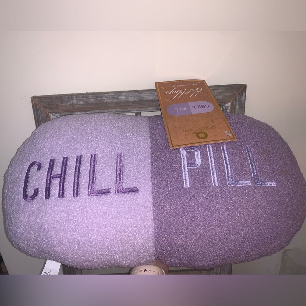 NWT| Aroma Home ‘Chill Pill’ throw pillow with removable, microwavable insert